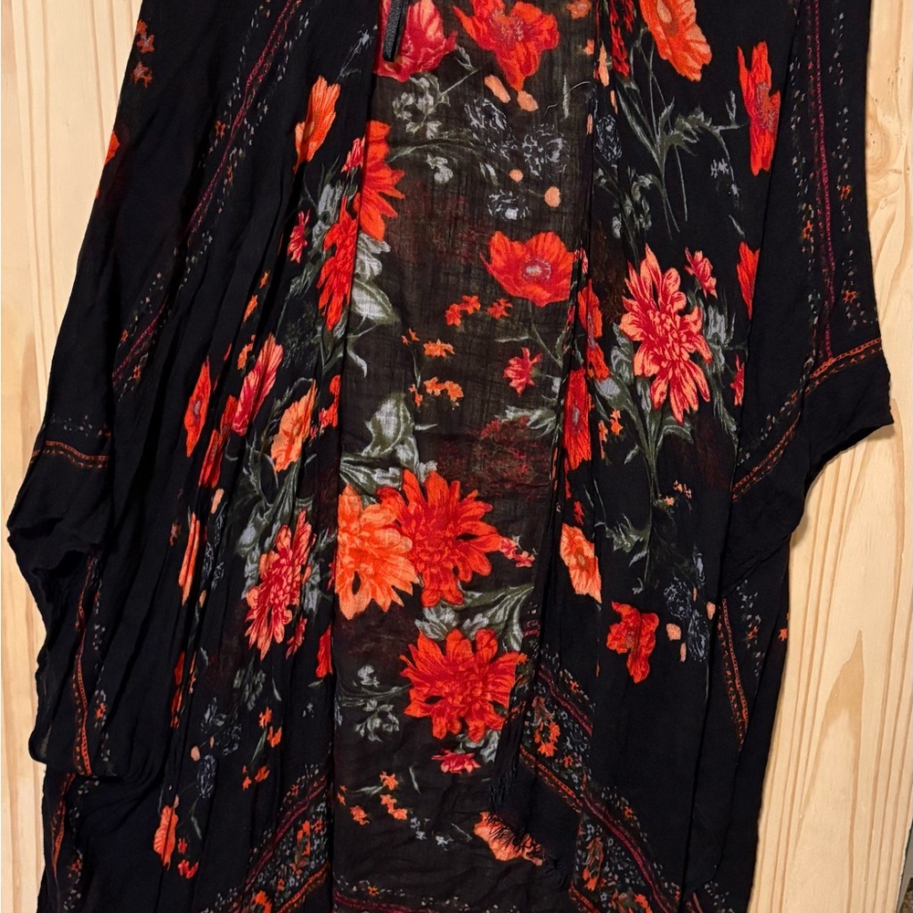 American Eagle Outfitters Black and Red Patterned Kimono